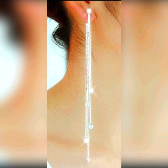 Jewelry - NWT Silver Rhinestones Long Dangling Earrings!